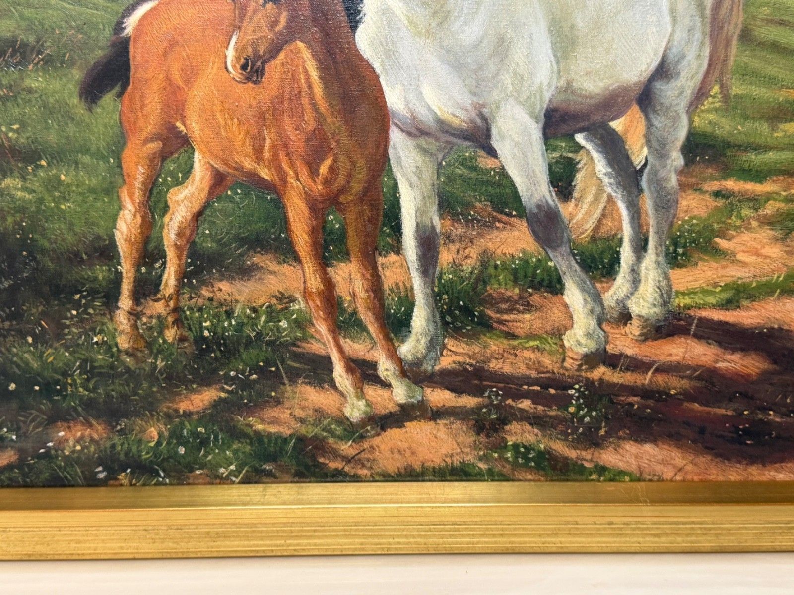 Equestrian olieverfschilderij grijze merrie naast voskleurig veulen "Mother And Son" photo 7500.0