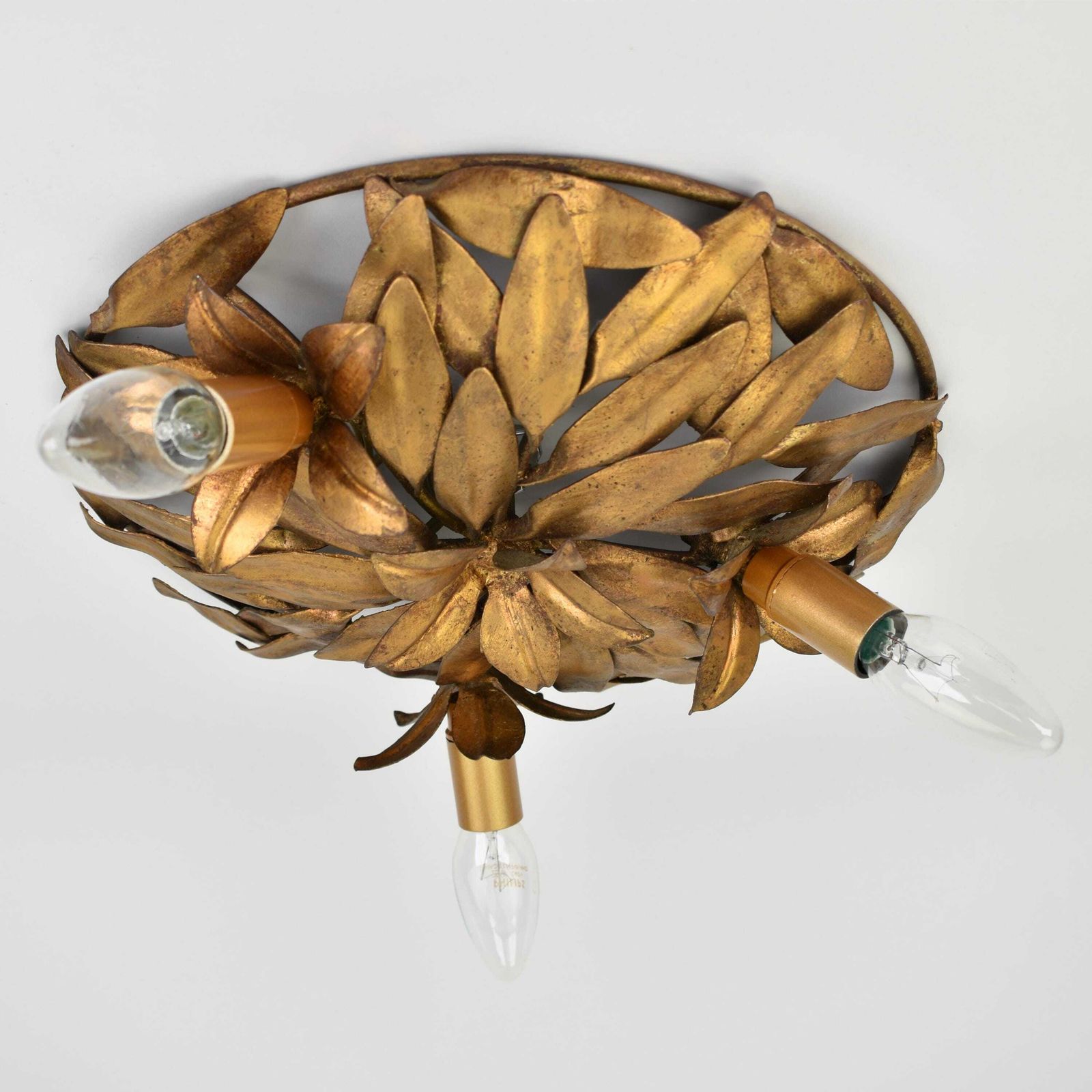 Mid Century Italiaanse plafondlamp bloemen bladeren | Vintage Toleware plafondlamp goud verguld Florentijns Hollywood Regency jaren 1950 photo for sale