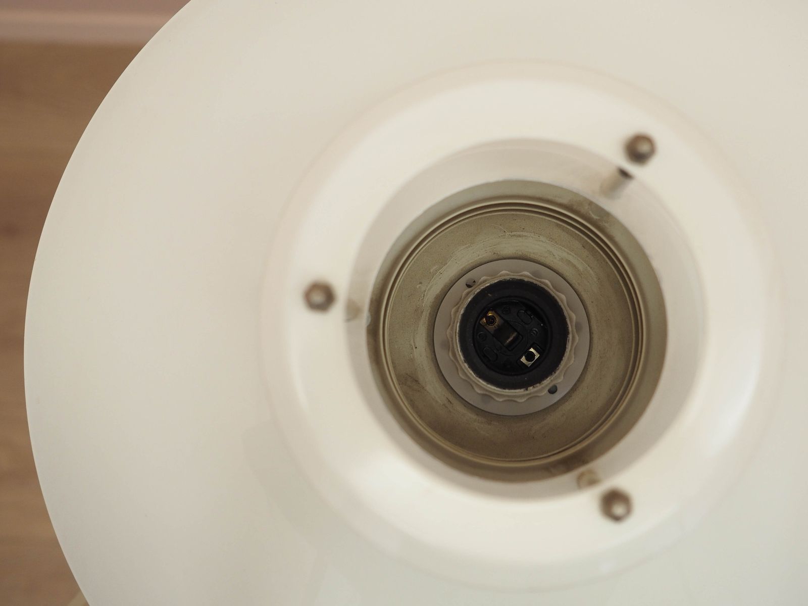 Deense vloerlamp in wit metaal, minimalistisch Scandinavisch design, jaren 1970 photo vinterior