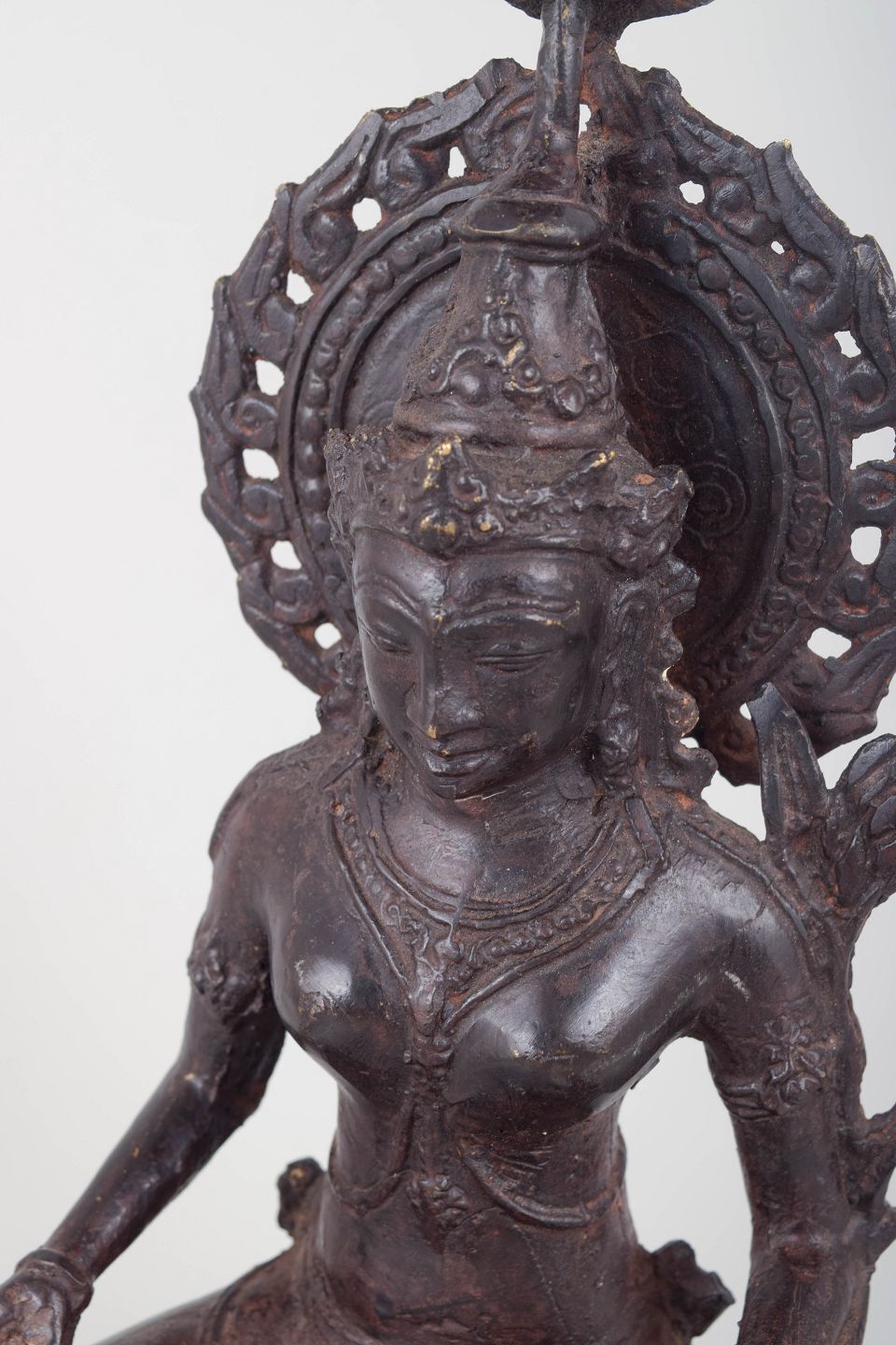 Figure bouddhiste assise en bronze patiné, Asie, XIXe siècle photo Art
