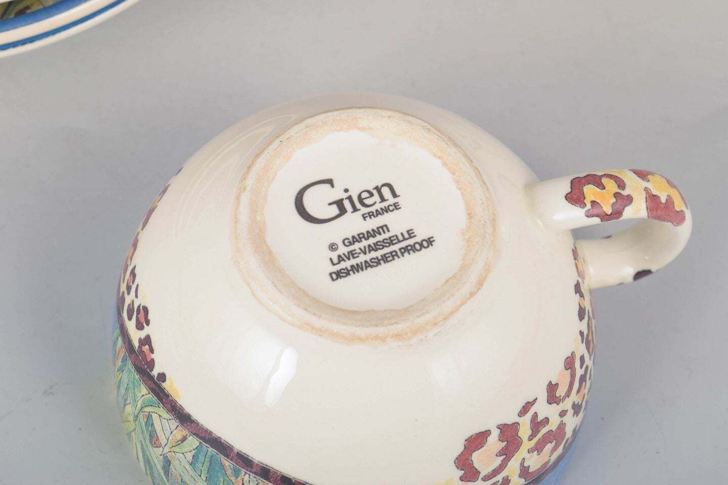 Gien, « Savane ». Service de quatre tasses à café en faïence avec soucoupes assorties. photo Décoration