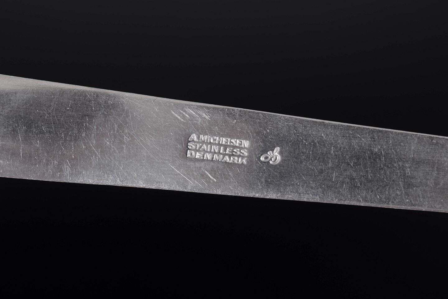 Arne Jacobsen voor Anton Michelsen. Set van zes dinervorken in roestvrij staal. photo Woonaccessoires