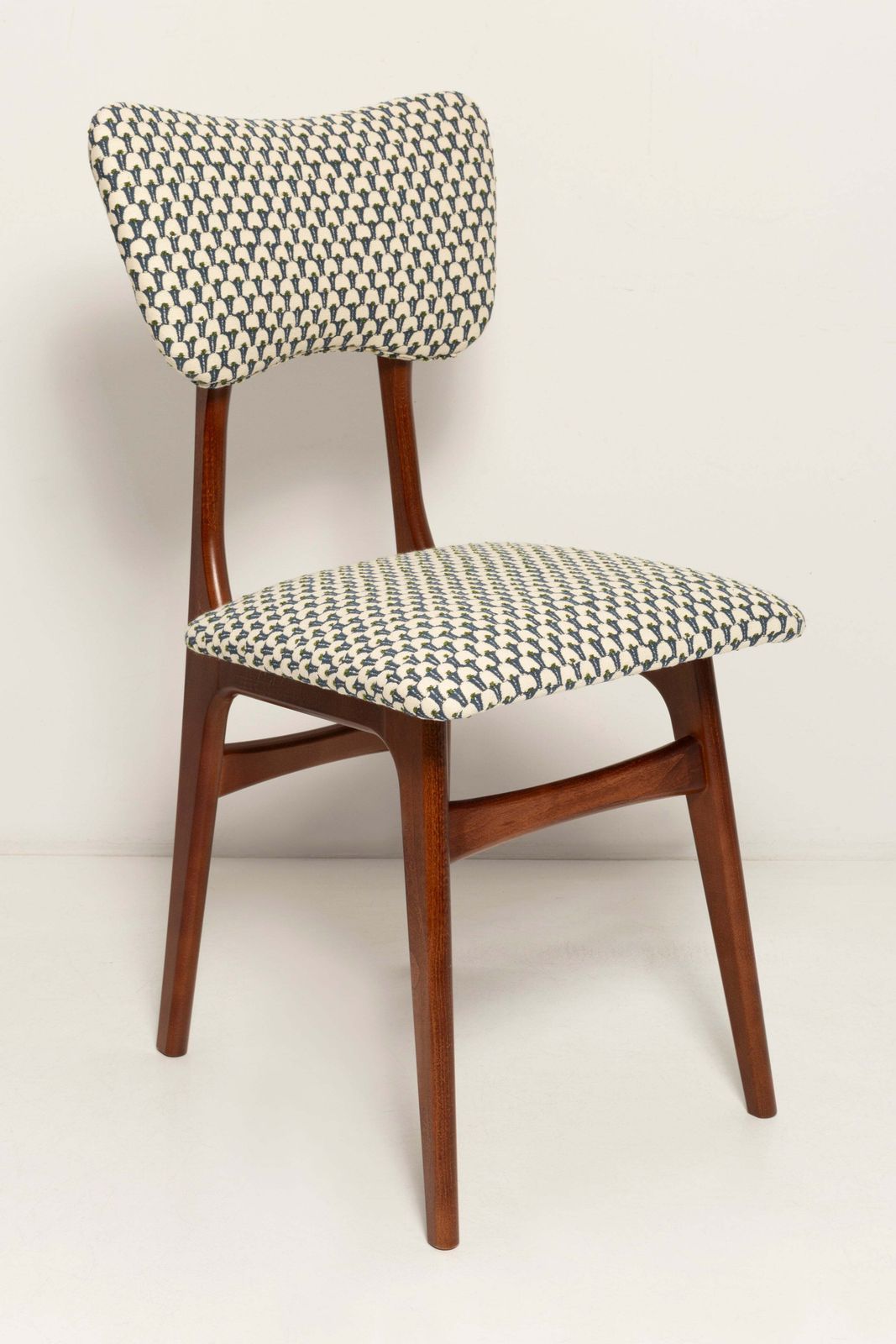 Zes mid-century vlinterstoelen, wit en blauw jacquard, walnoothout, jaren 1960 photo vintage