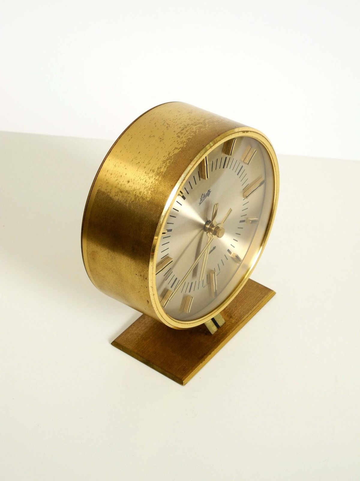 Woonaccessoires Zeldzame tafelklok in messing uit de jaren 1960 van Schatz, Duitsland photo