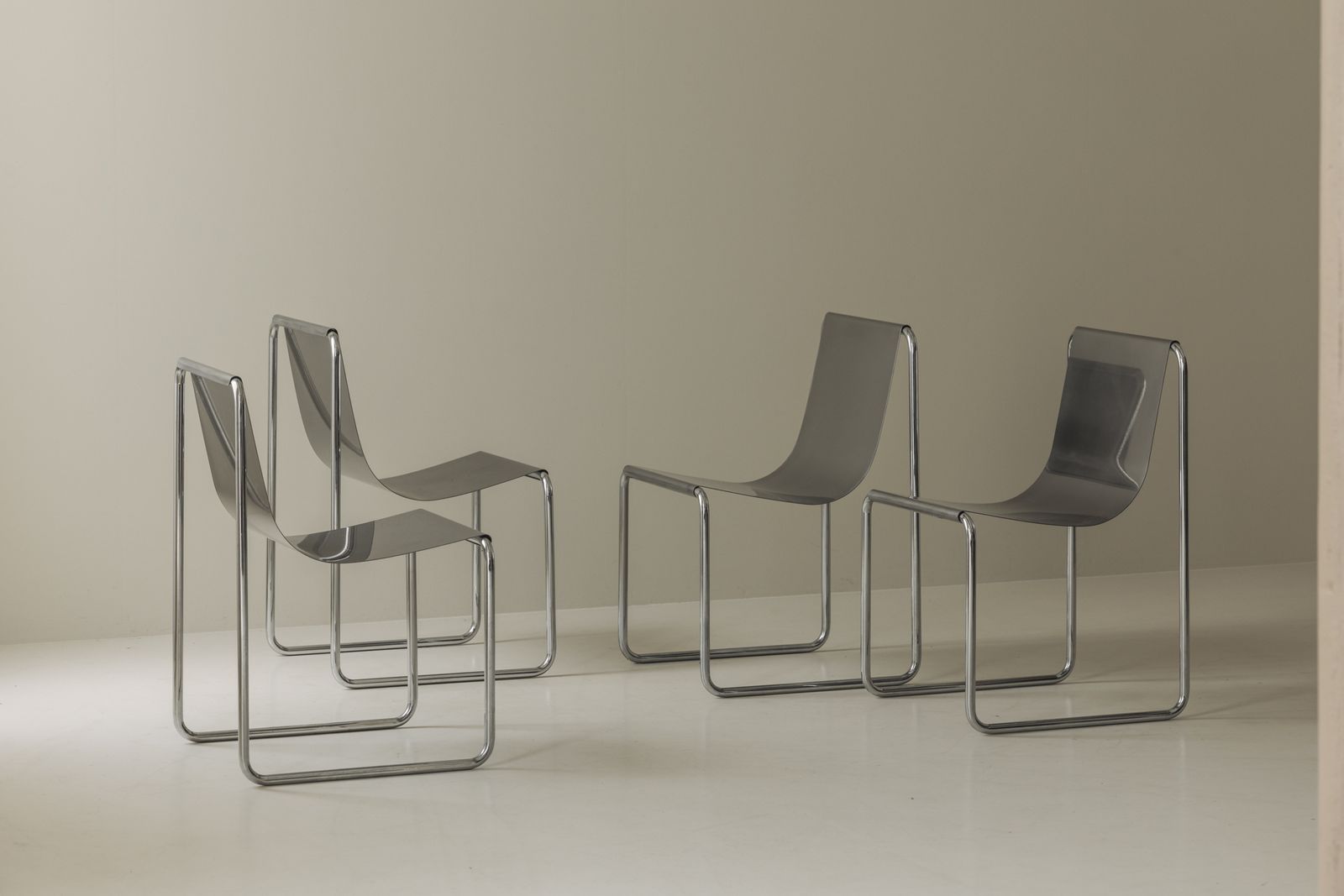 Zeer zeldzame set van vier eetkamerstoelen van Patrick Gingembre, Frankrijk jaren 1960 photo for sale