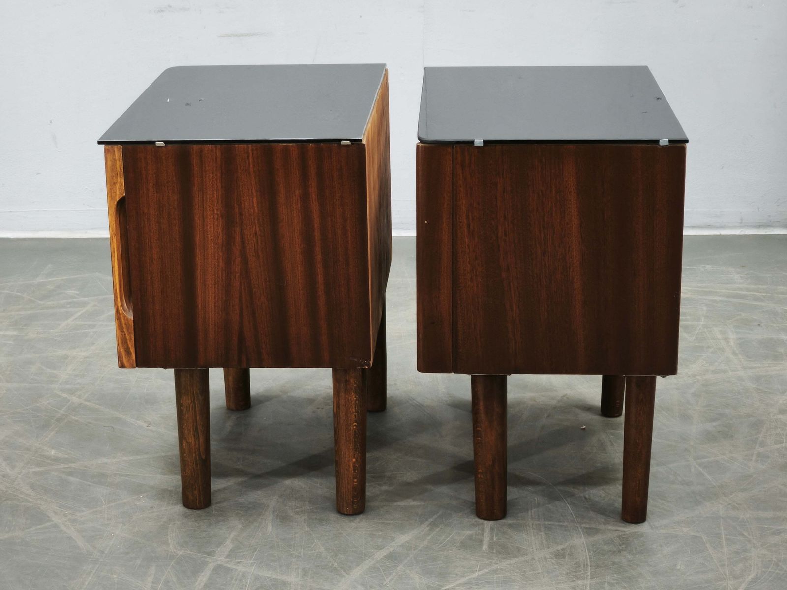 photo furniture Paar Art Deco Nachtkastjes met Zwart Opaxit Glas, Tsjecho-Slowakije, jaren 1940