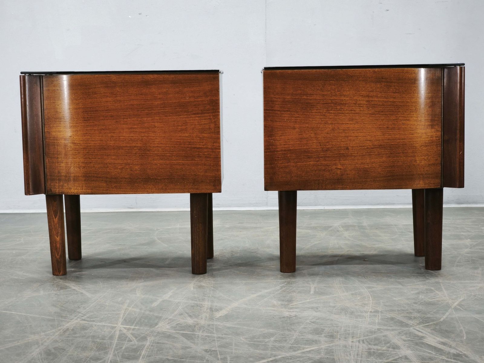 photo vinterior Paire de tables de chevet Art déco en verre Opaxit noir, Tchécoslovaquie, années 1940