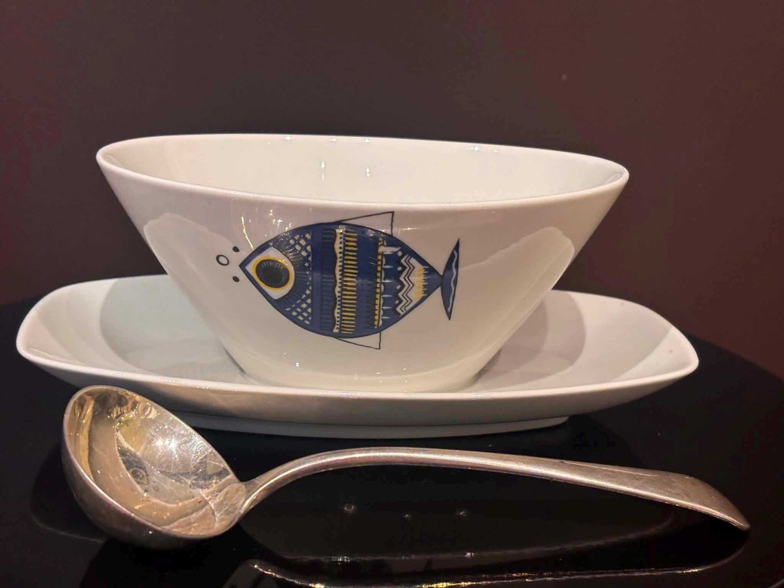 Saucière vintage Villeroy & Boch Viking avec cuillère à sauce en métal argenté, par Christine Reuter, Luxembourg, années 1960-70 photo furniture
