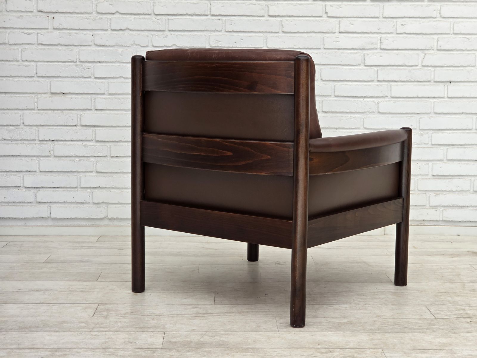 870.0 Ca. jaren 1970, Scandinavische fauteuil, meubelsleder, beukenhout. photo