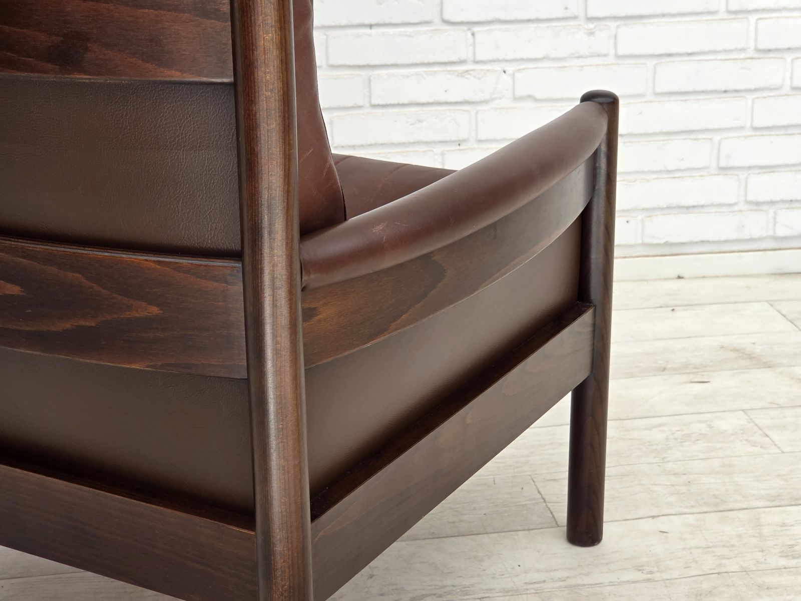 photo vinterior 1970s, Scandinavian Armchair, Furniture Leather, Beech Wood.