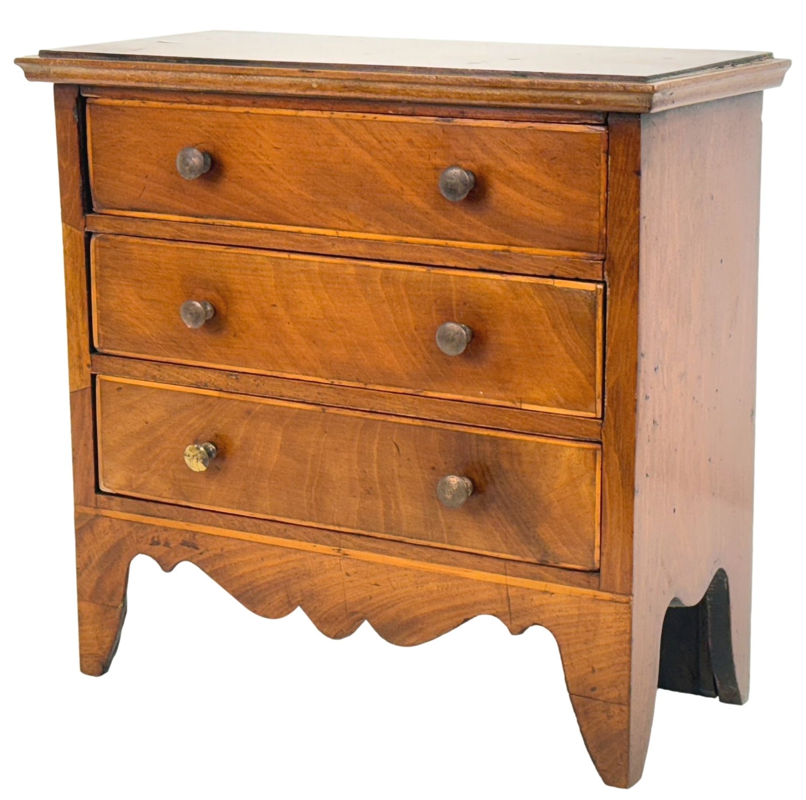 Petite commode miniature georgienne en acajou, XVIIIe siècle (Angleterre, vers 1790)