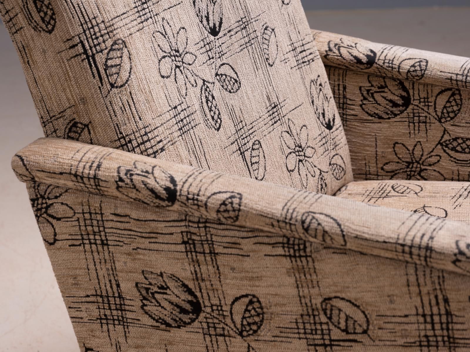 Paar mid-century fauteuils met bloemenprint, Tsjecho-Slowakije photo for sale