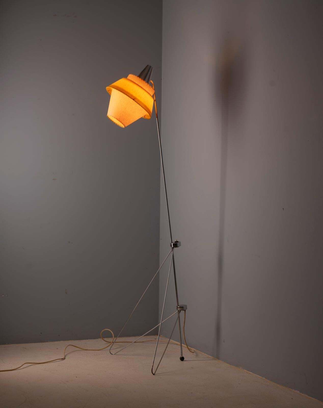 Vintage vloerlamp van Josef Hůrka voor Napako, ca. jaren 1950, Tsjecho-Slowakije, 160 × 32 × 32 cm photo for sale