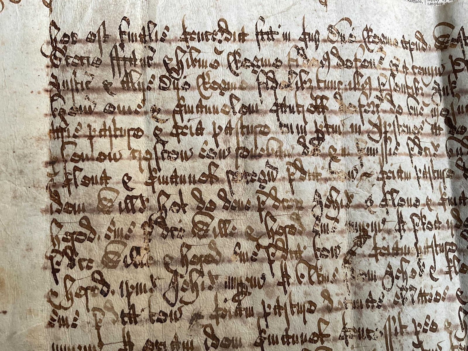 13e-eeuws middeleeuws perkamentdocument: juridisch manuscript van koning Edward I (perkament van 700+ jaar oud) photo Kunst
