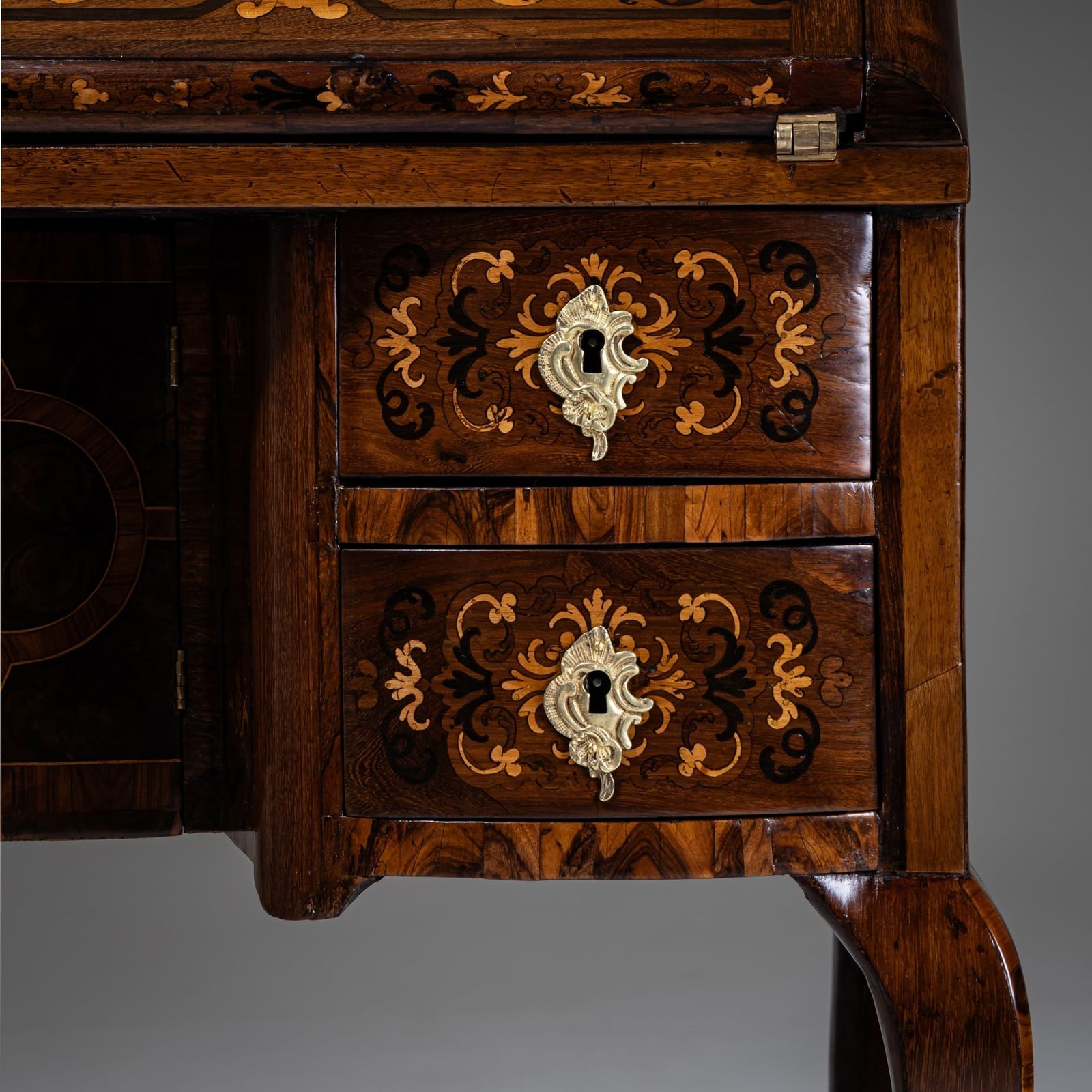 Secrétaire baroque à abattant, décor de marqueterie, XVIIIe siècle photo 10500.0