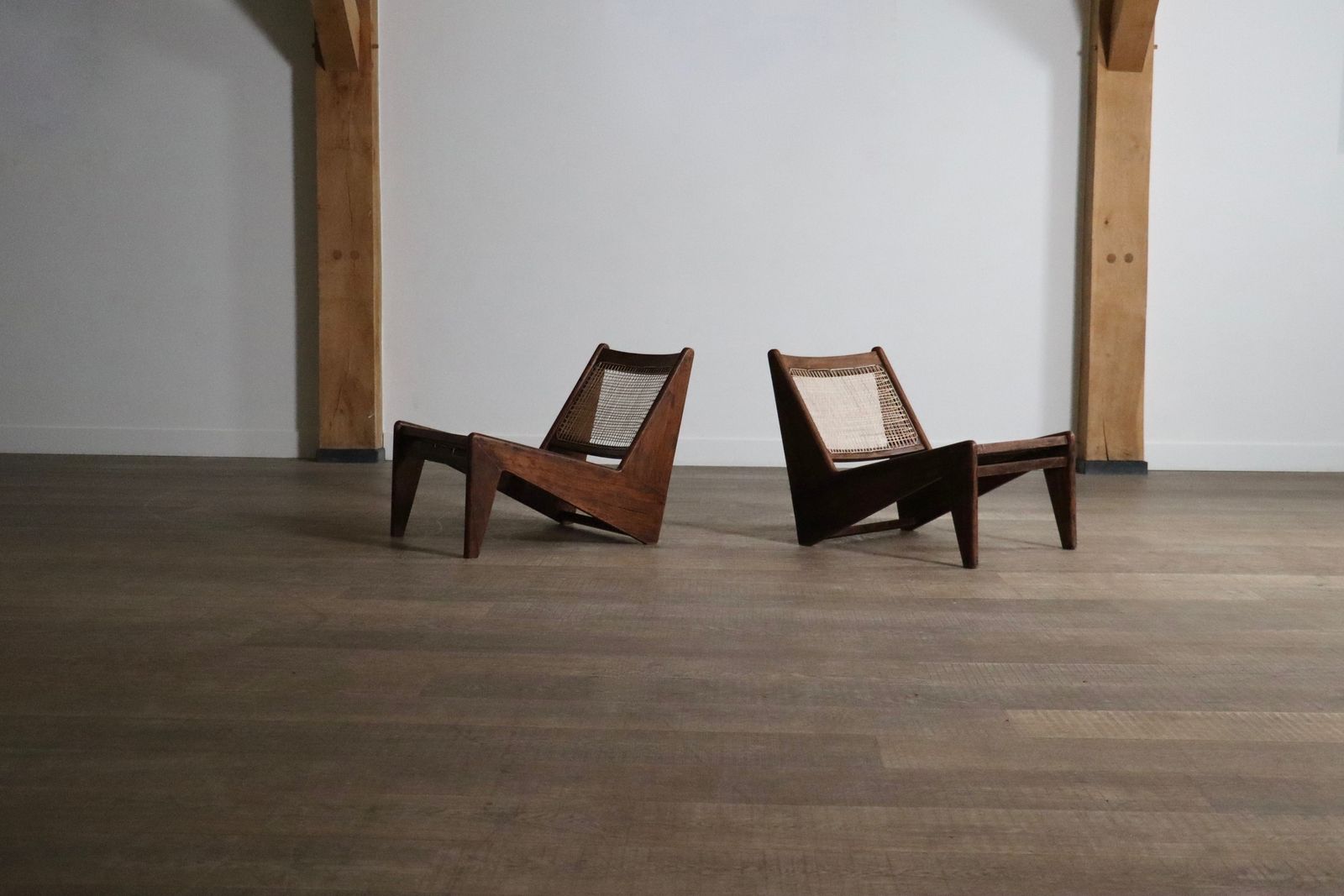 photo furniture Pierre Jeanneret Kangaroo Chairs Pj Si 59, India, 1955
