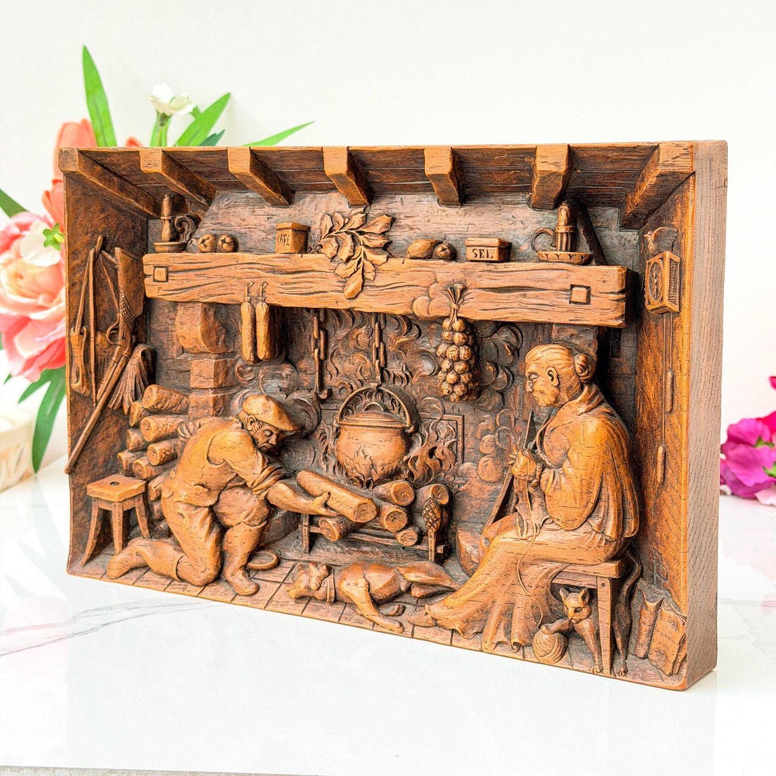 photo for sale Continentaal rustiek gesneden eikenhouten wandpaneel, 3d haardscène, 20e eeuw