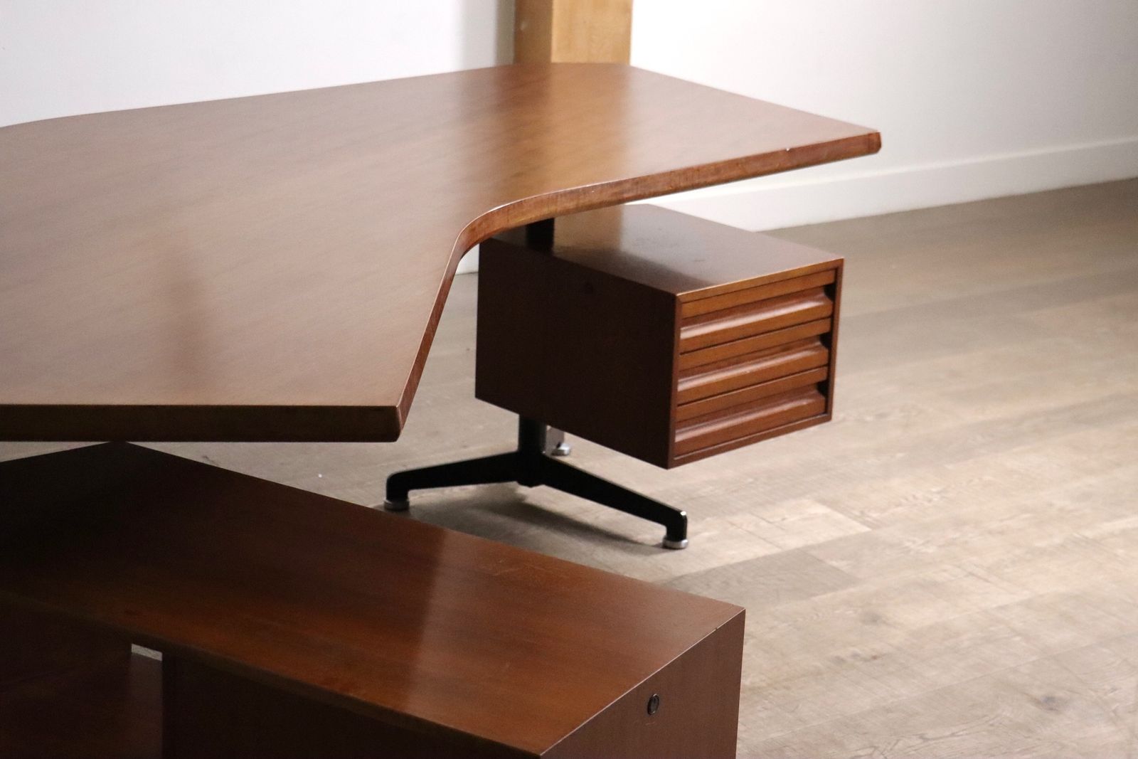 Osvaldo Borsani T96 Boomerang Desk voor Tecno, Italië, 1956 photo for sale