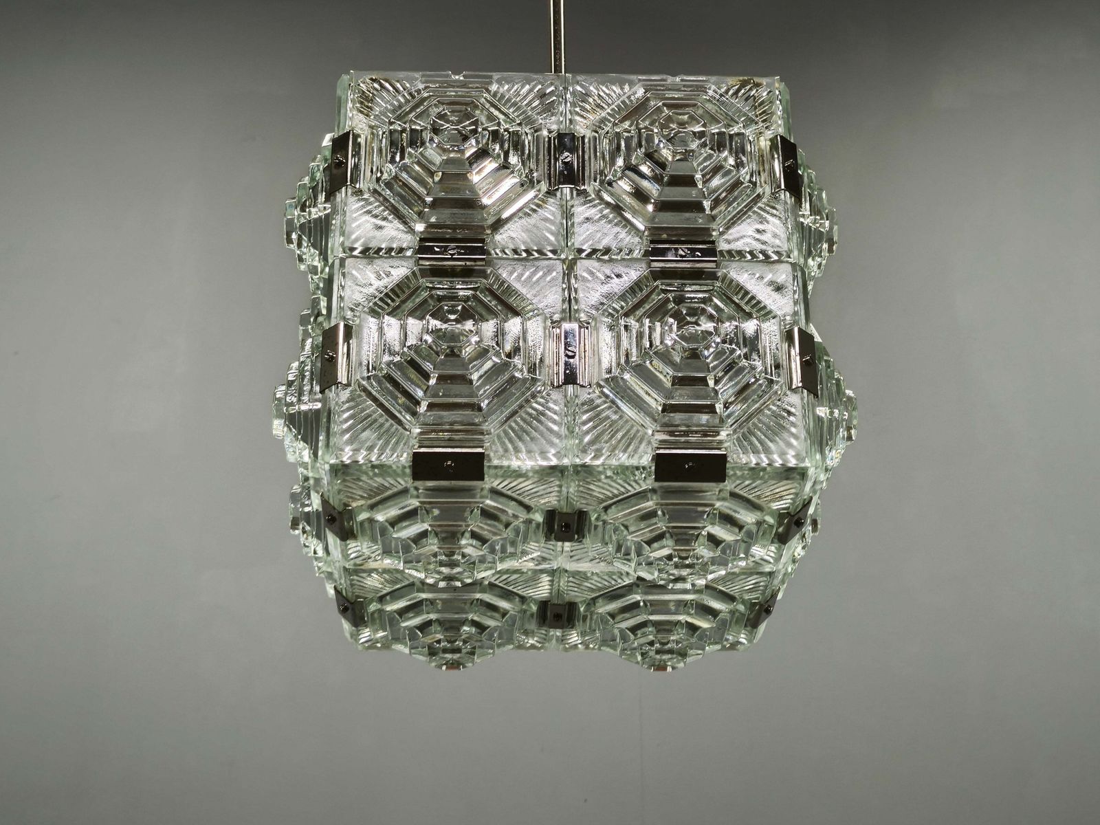 Brutalistische glazen kubus hanglamp ca. jaren 1970, Kamenický Šenov photo Verlichting