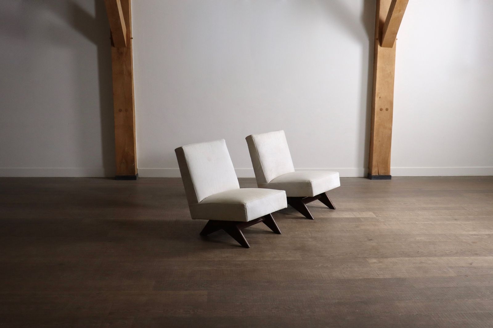 Paar Pierre Jeanneret 'Fireside' Chairs, Model No. PJ-SI-36-A