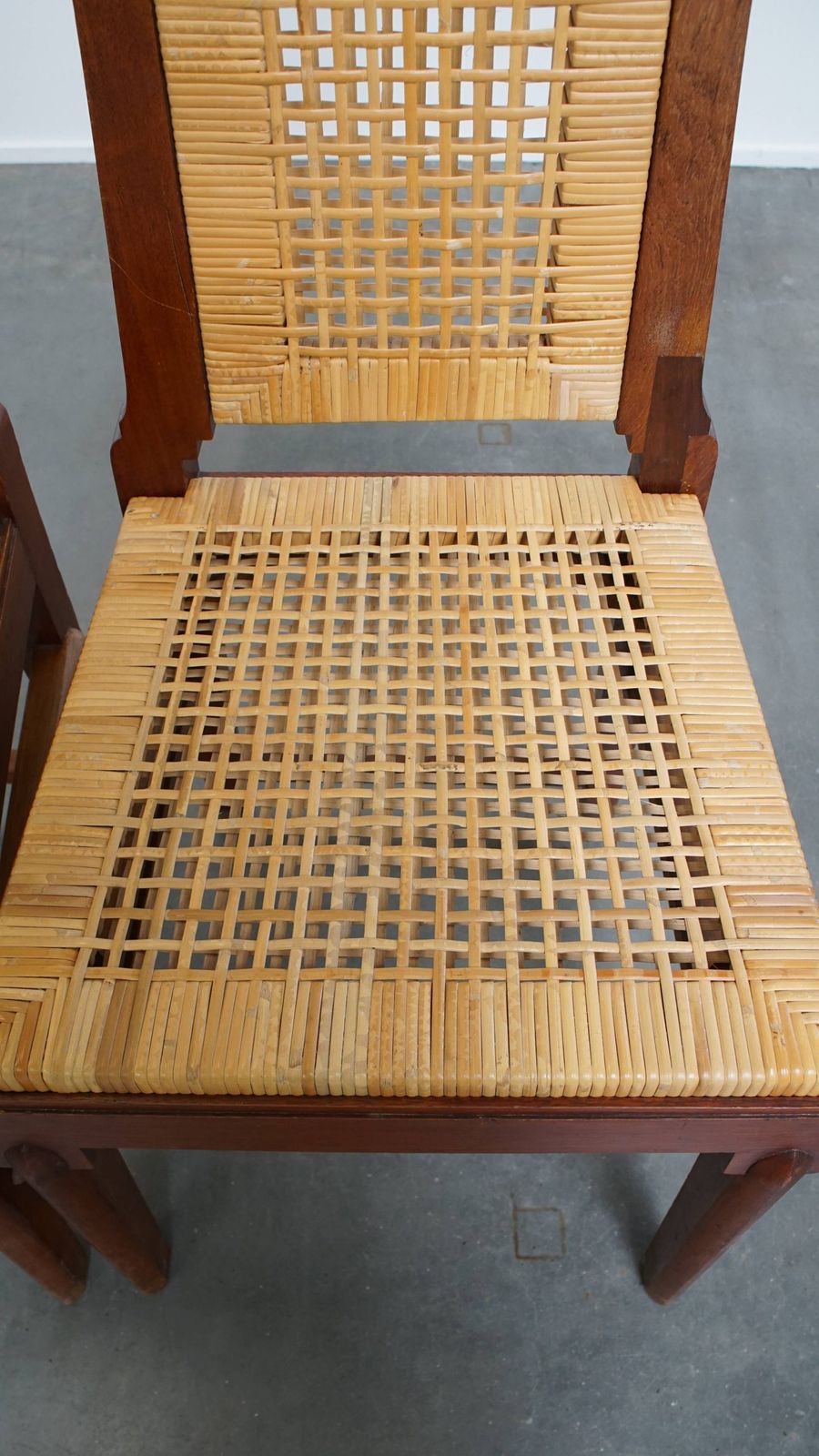 Unieke set van vier rieten art deco design eetkamerstoelen met hoge rugleuning en afneembaar gestoffeerd zitkussen photo buy