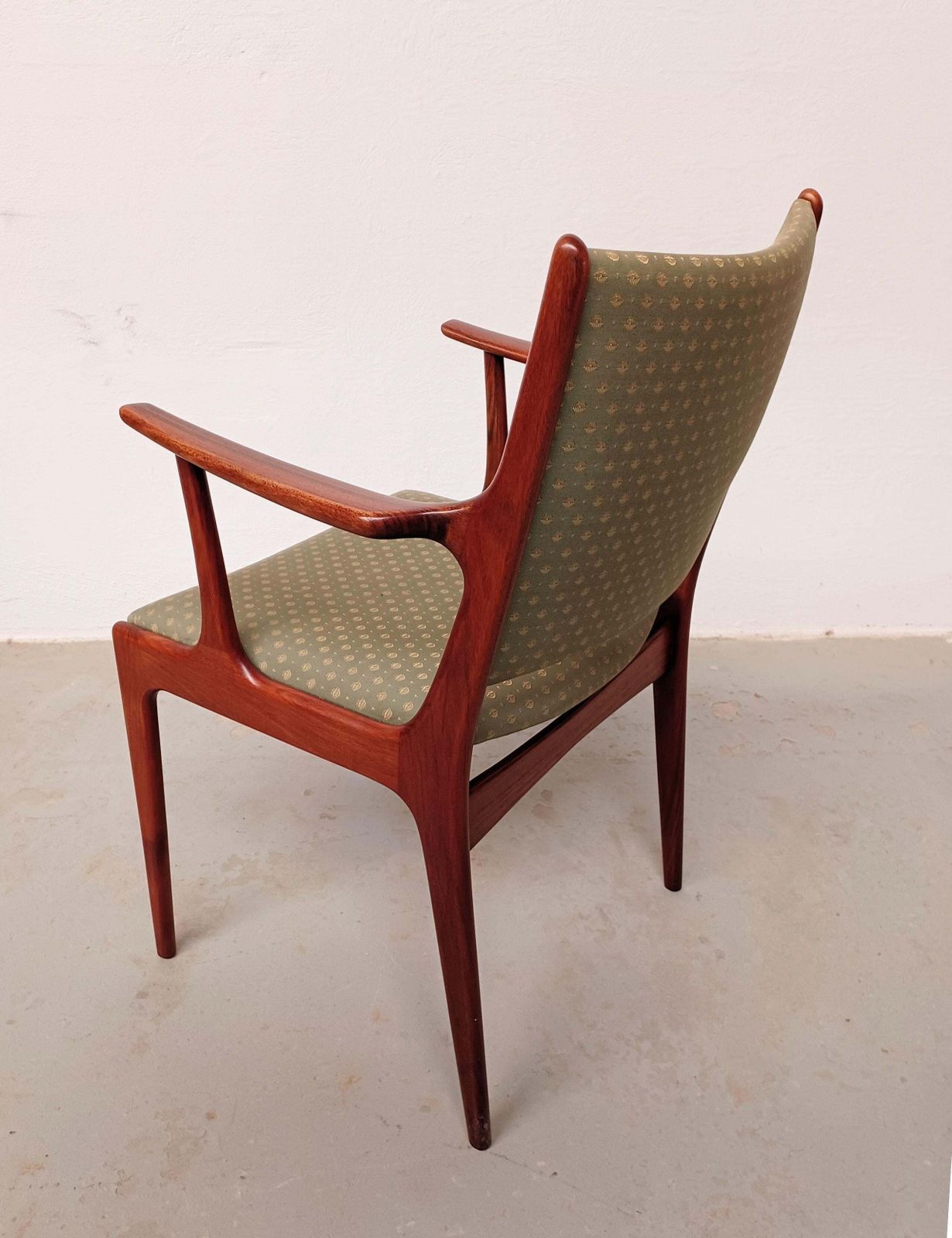 Volledig Gerestaureerde Johannes Andersen Rozenhout Fauteuils, Uitstekende Staat, Opnieuw Bekleed naar Keuze photo vintage