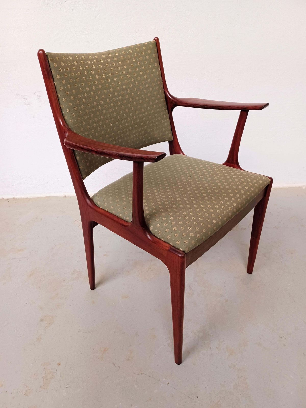 2154.0 Paire de fauteuils Johannes Andersen en palissandre, restaurés et retapissés au choix photo