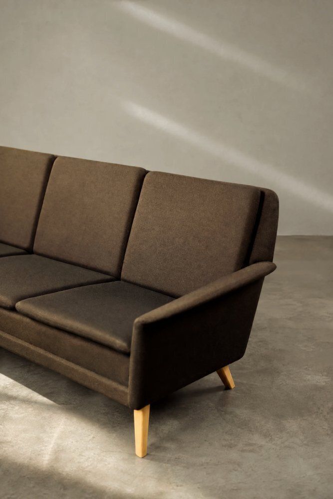 photo vintage Mid Century Danish Modern bruine 3-zitsbank van Folke Ohlsson voor Fritz Hansen, jaren 1960