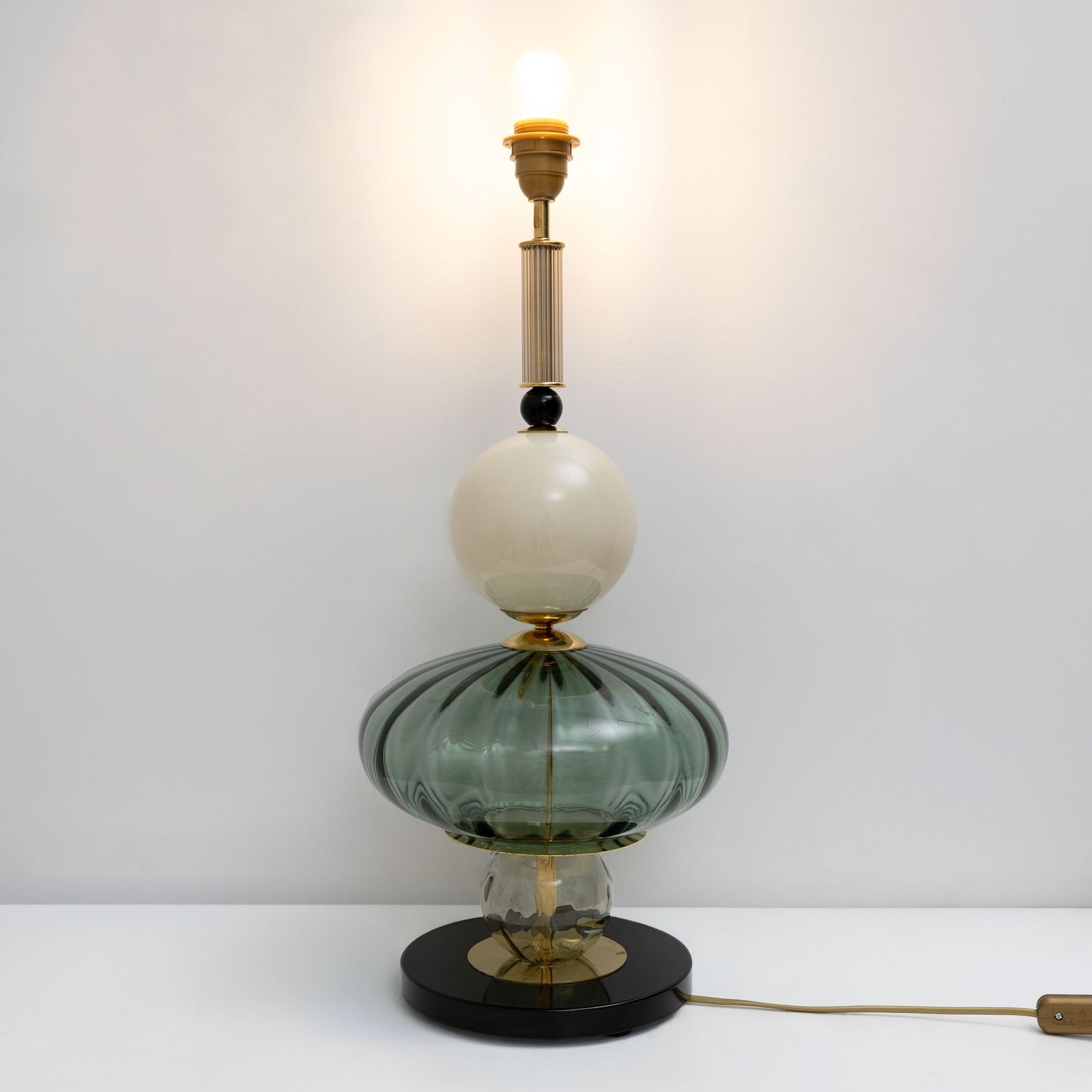 Pair Of Geometric Murano Glass Table Lamps In Green And White, Sottsass Style photo vinterior
