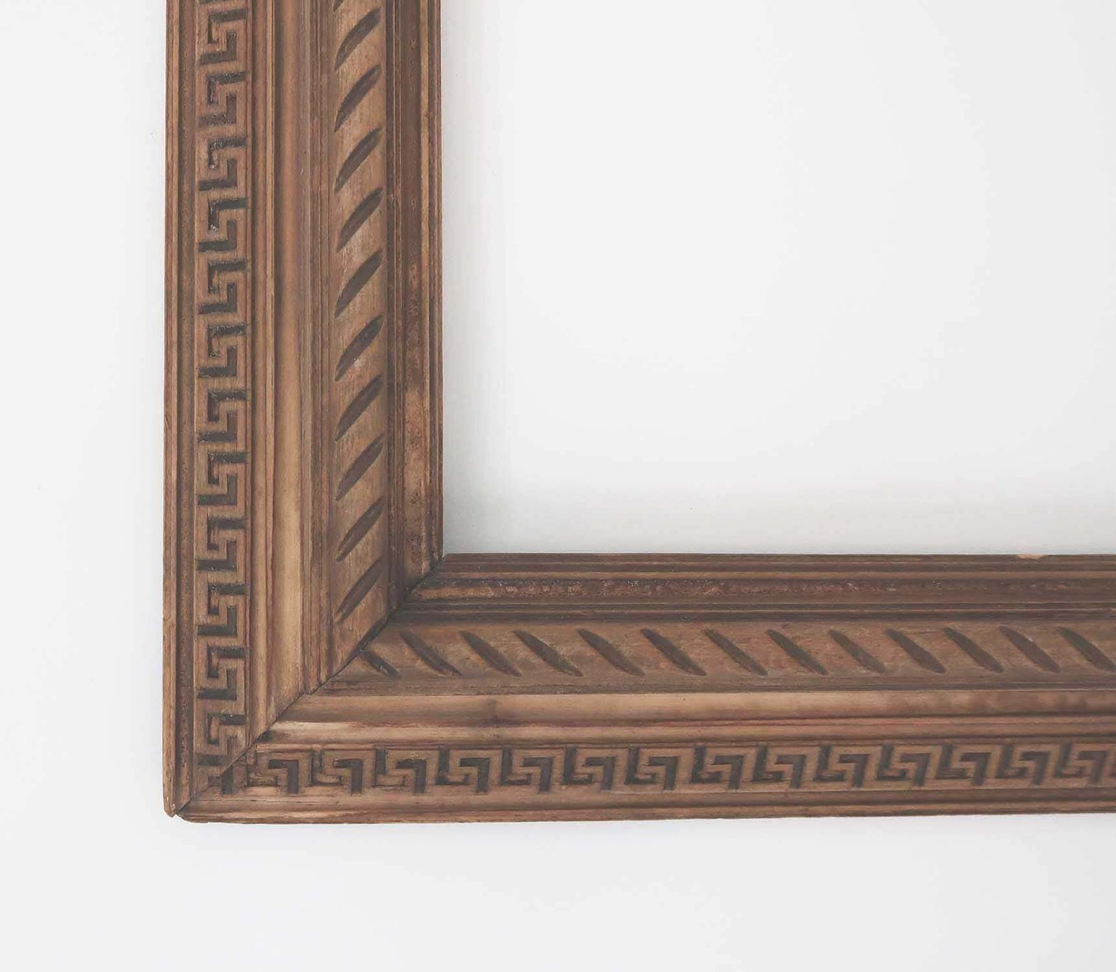 Grote antieke houten lijst in renaissancestijl, gesculpteerd. Engels, 19e eeuw photo 350.0
