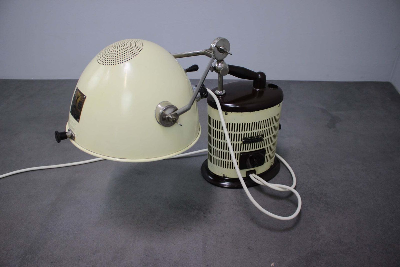 1930s Original Hanau Quartz Sun Lamp, German Medical Uv Therapy Lamp, Bauhaus In photo vintage