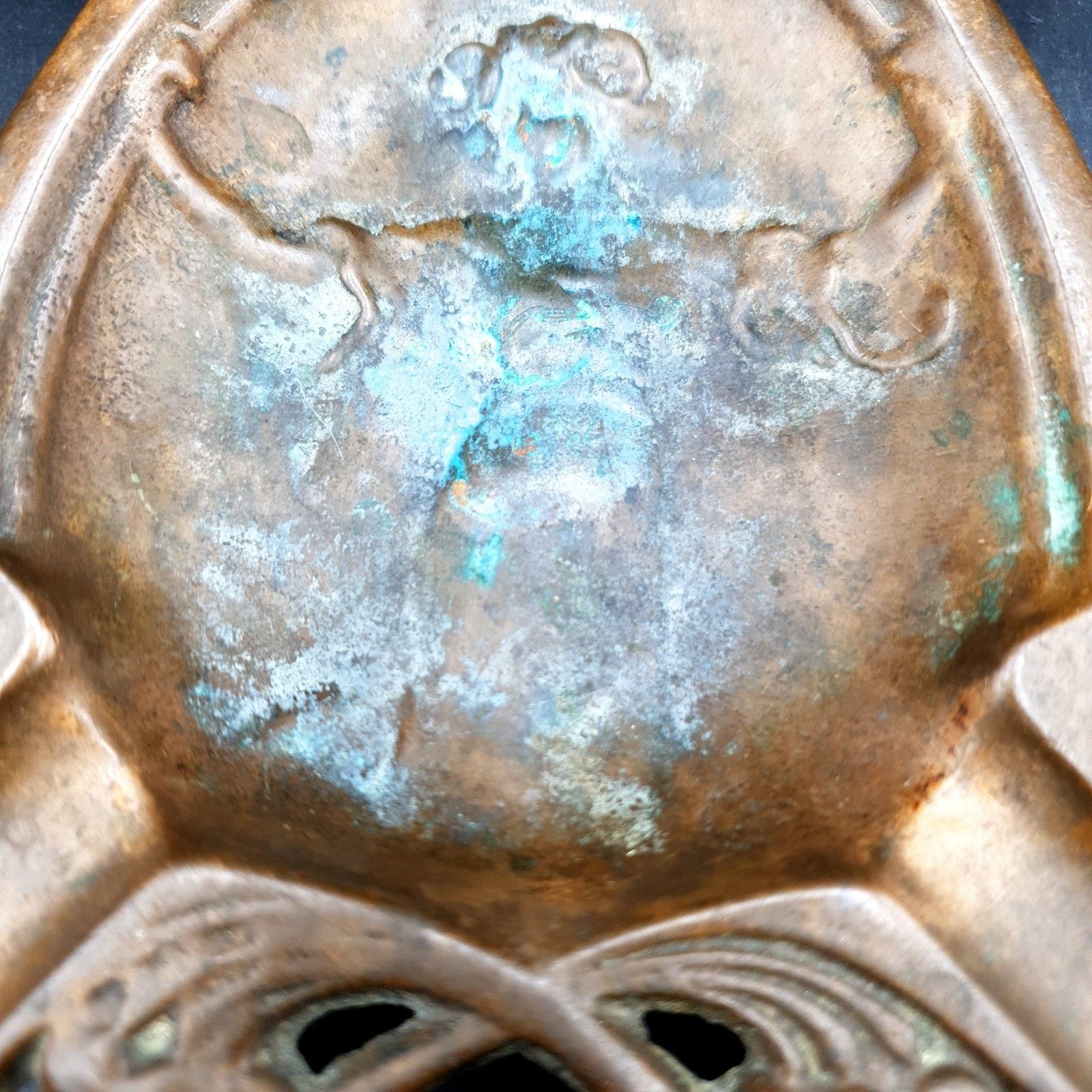 Woonaccessoires Antiek Art Nouveau Bronzen Figuratieve Asbak Vide Poche Dame Vrouw Bloemen Ca.1900 photo