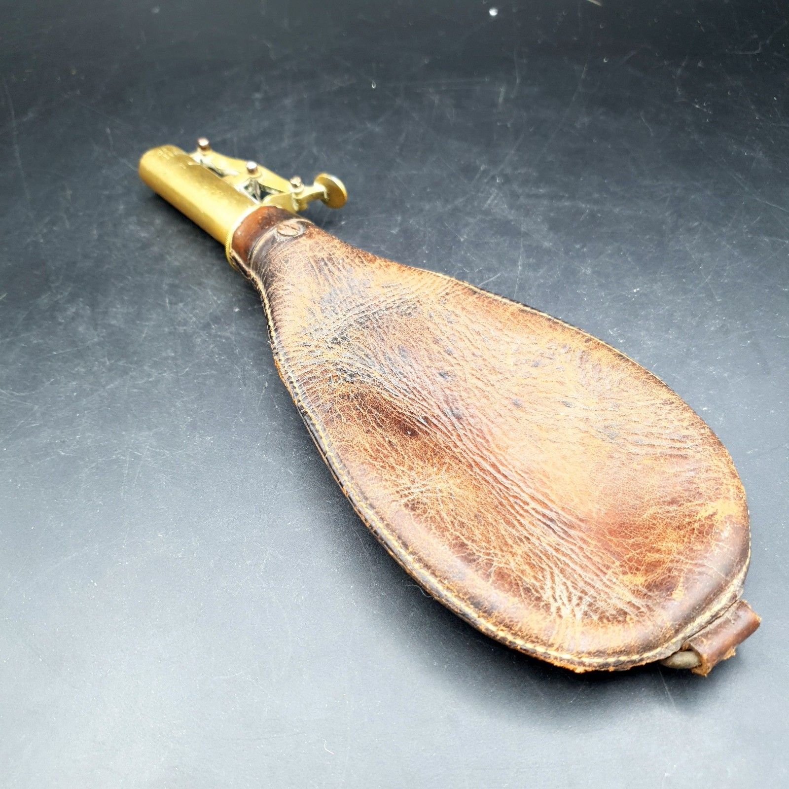 Antiek Victoriaans leren hagelflesje W Bartram & Co messing jacht schietsport ca. 1870 photo Woonaccessoires
