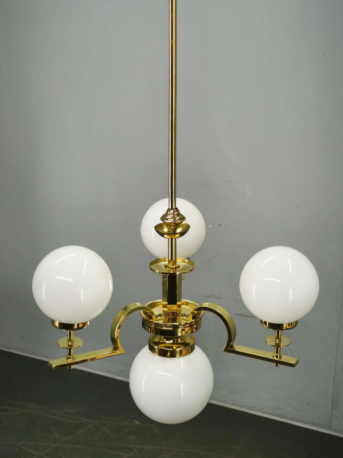 Verlichting Art Deco Messing en Opaalglobe Hanglamp uit de jaren 1930, Tsjechoslowakije photo