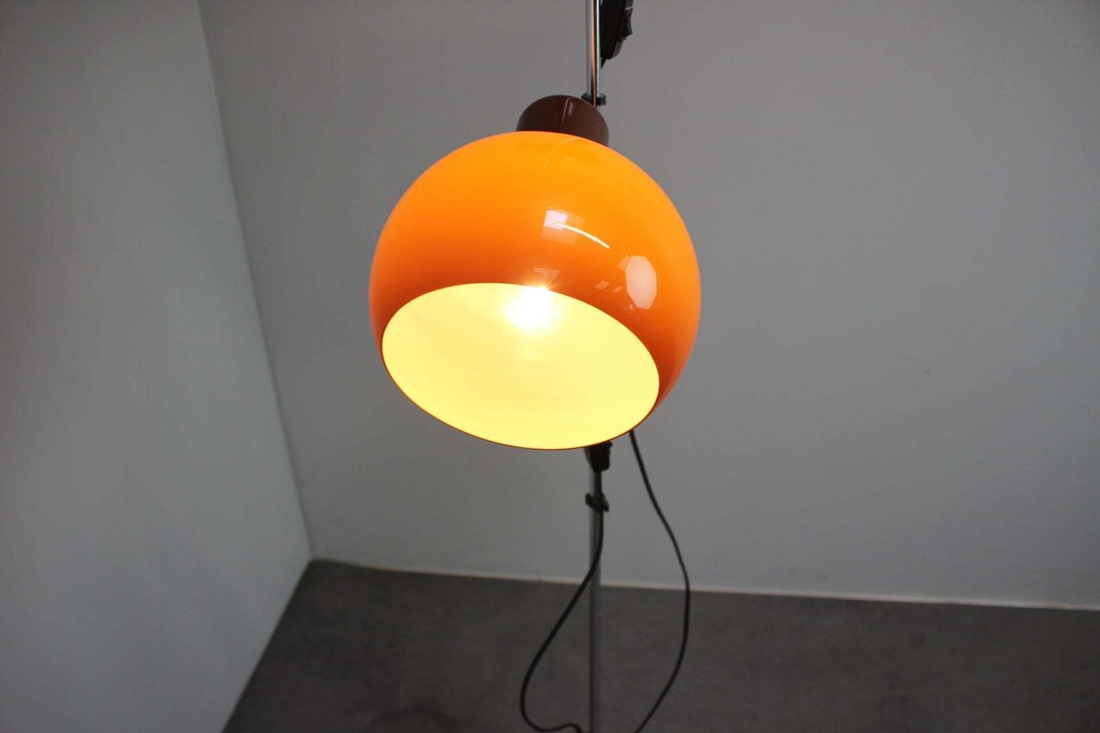 543.0 Lampadaire double réglable Space Age hongrois en orange et marron, chromé, années 1970 photo