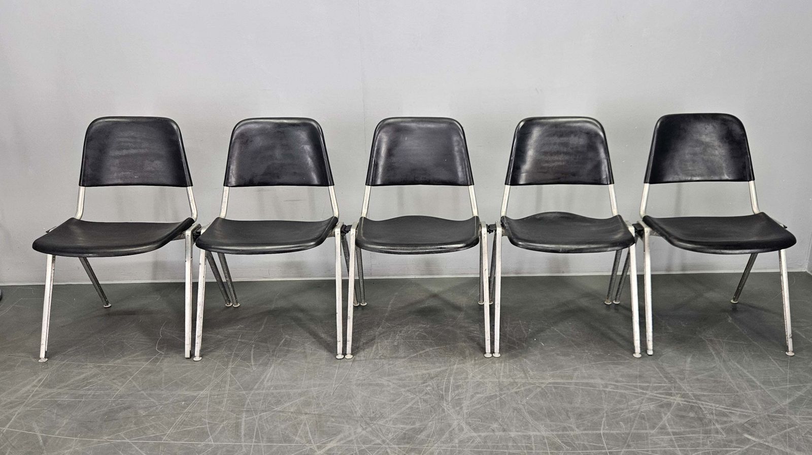 Set van vijf mid-century stapelstoelen van Knoll door Don Albinson, jaren 1970 photo furniture