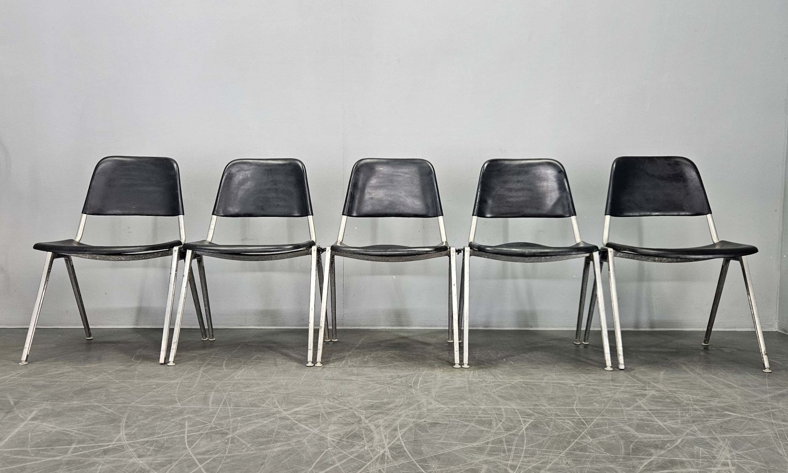Ensemble de cinq chaises empilables mid-century Knoll, par Don Albinson, années 1970 photo Mobilier