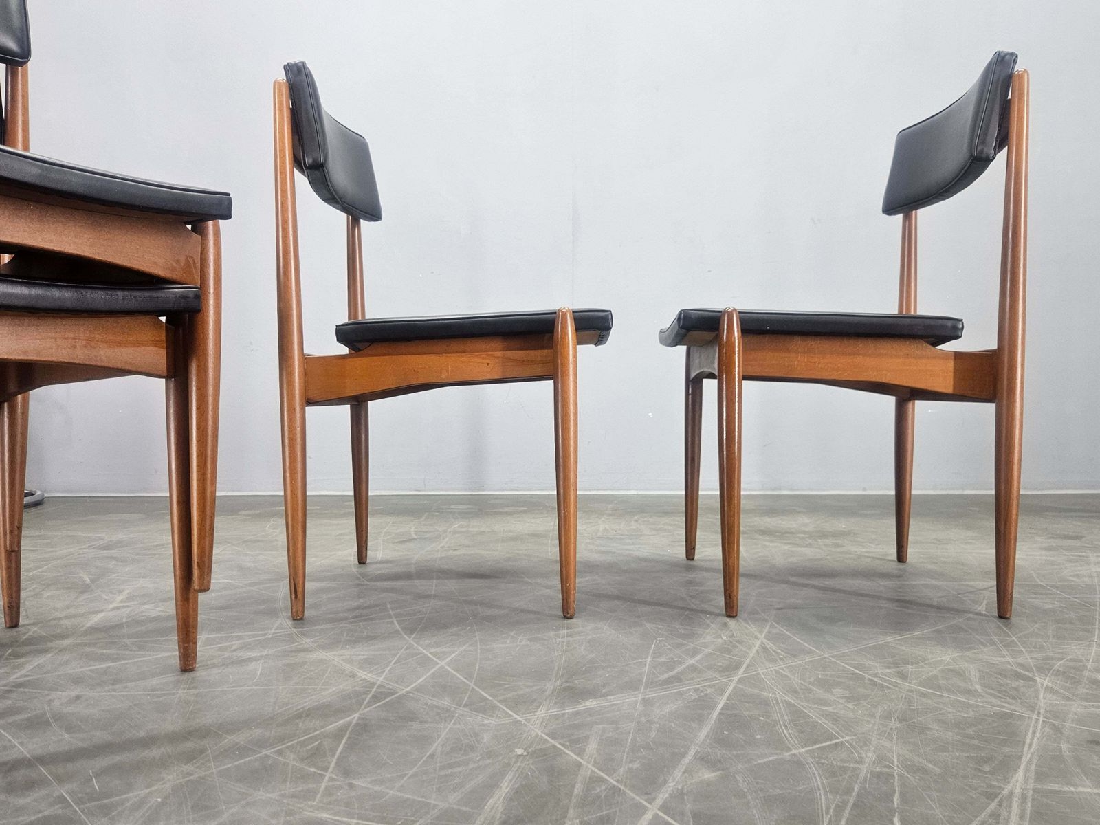 photo for sale Ensemble de quatre fauteuils de salle à manger mid-century rares, Danemark, années 1970