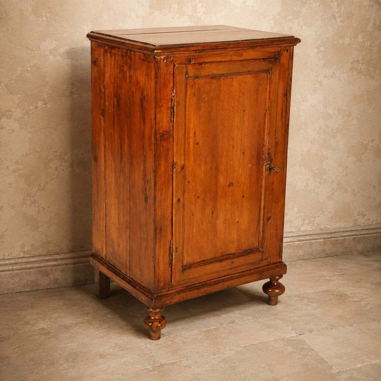 Cabinet d'époque en bois de mélèze, villa vénitienne, Bassano del Grappa photo for sale