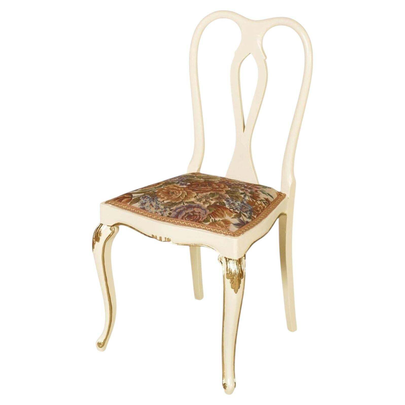 Set van Drie Venetiaanse Crèmelak en Verguld Walnoten Stoelen met Bloemen Bekleding
