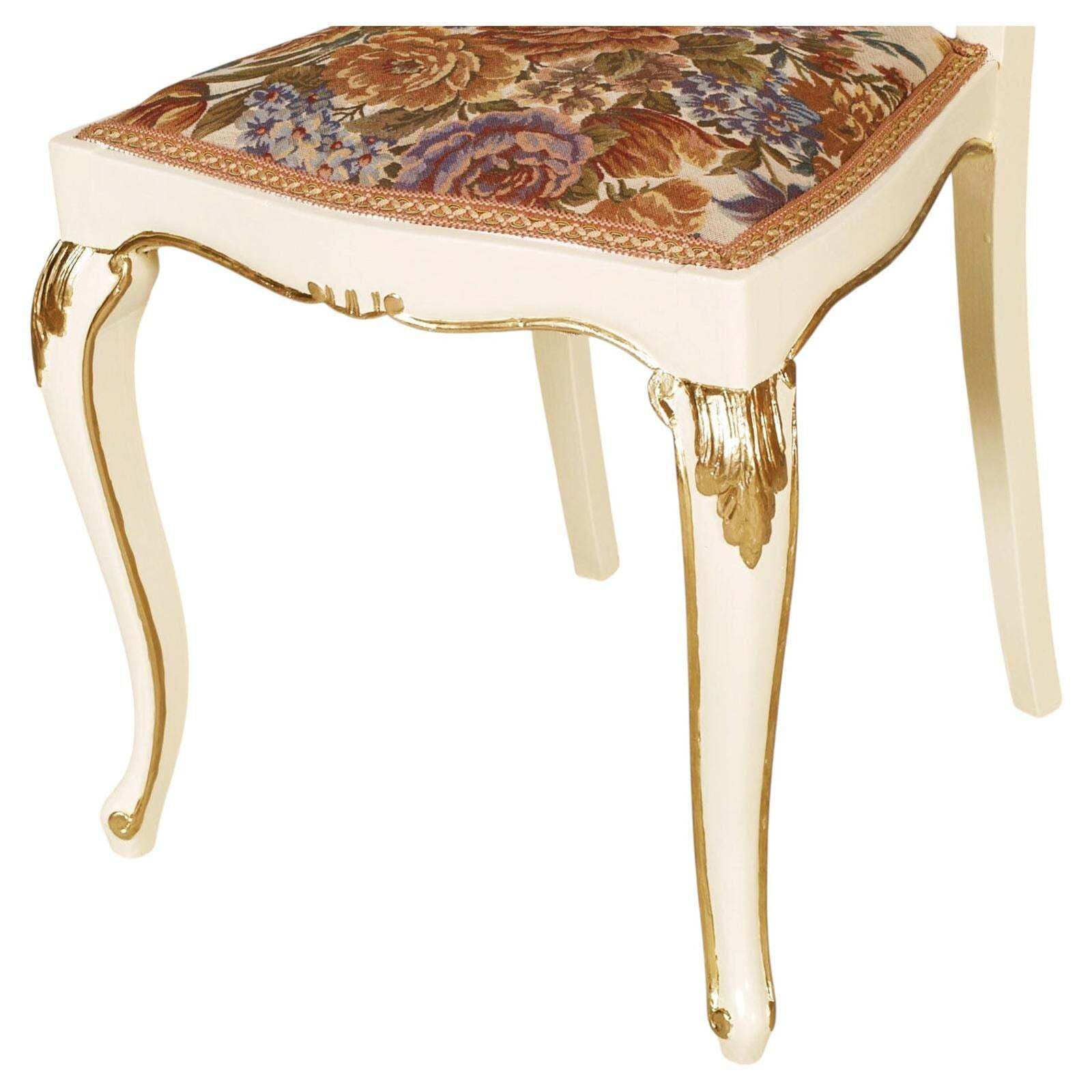 Set van Drie Venetiaanse Crèmelak en Verguld Walnoten Stoelen met Bloemen Bekleding photo vinterior