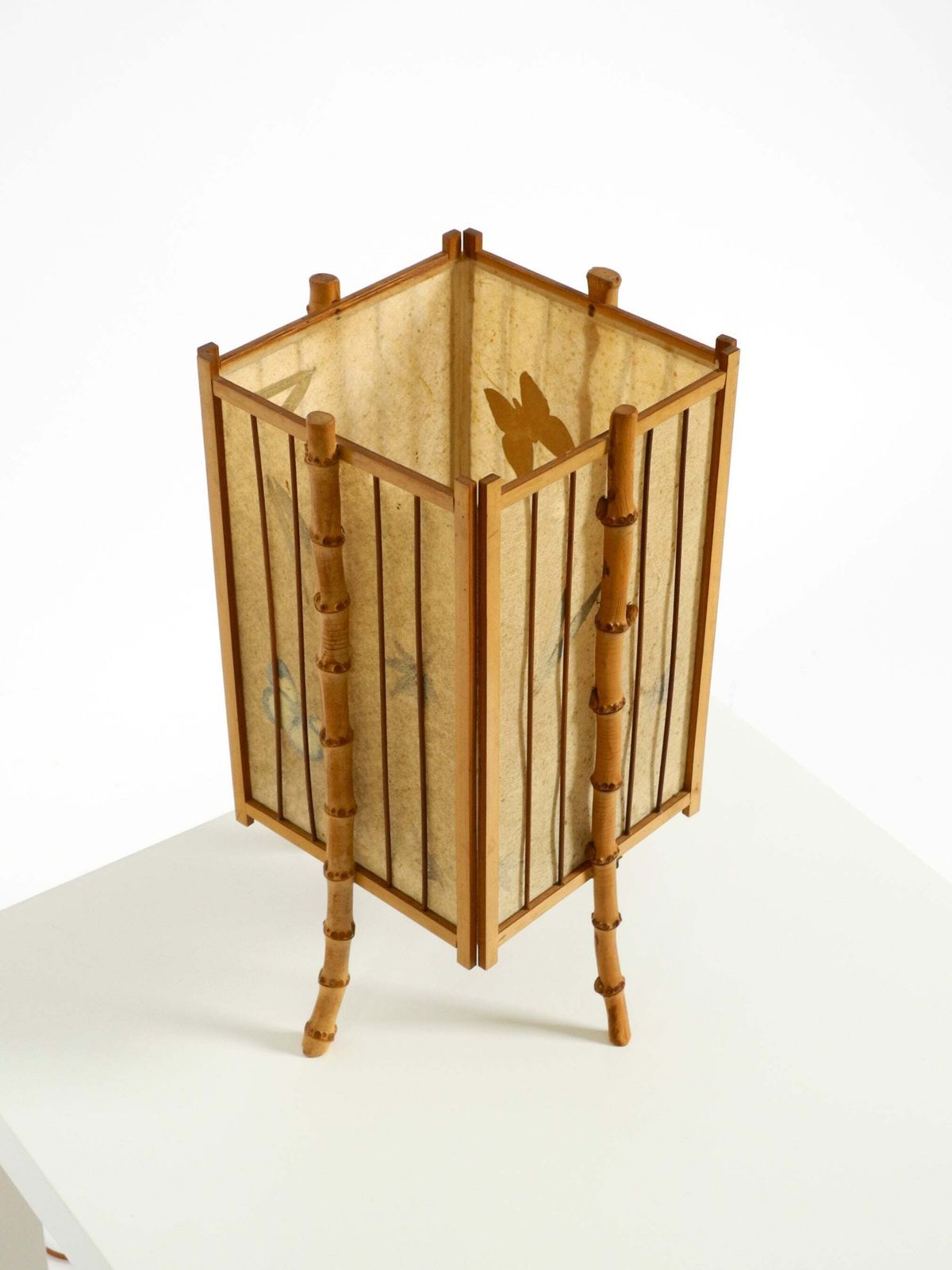 Franse Mid-Century Modern Tafellamp van Bamboe en Perkamentpapier photo vintage