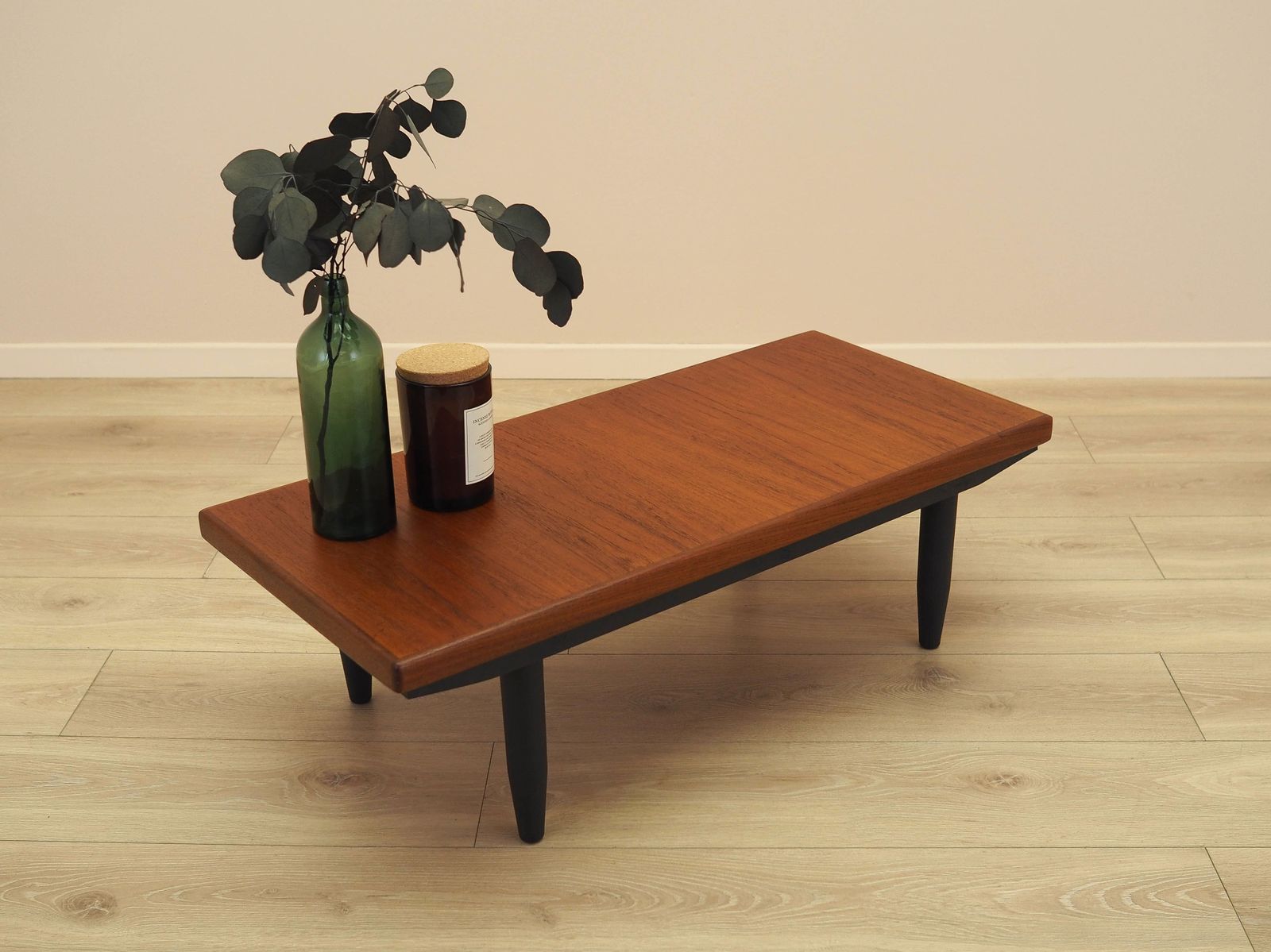 Table basse danoise en placage de teck, pieds fuselés noirs, années 1960 photo 559.0