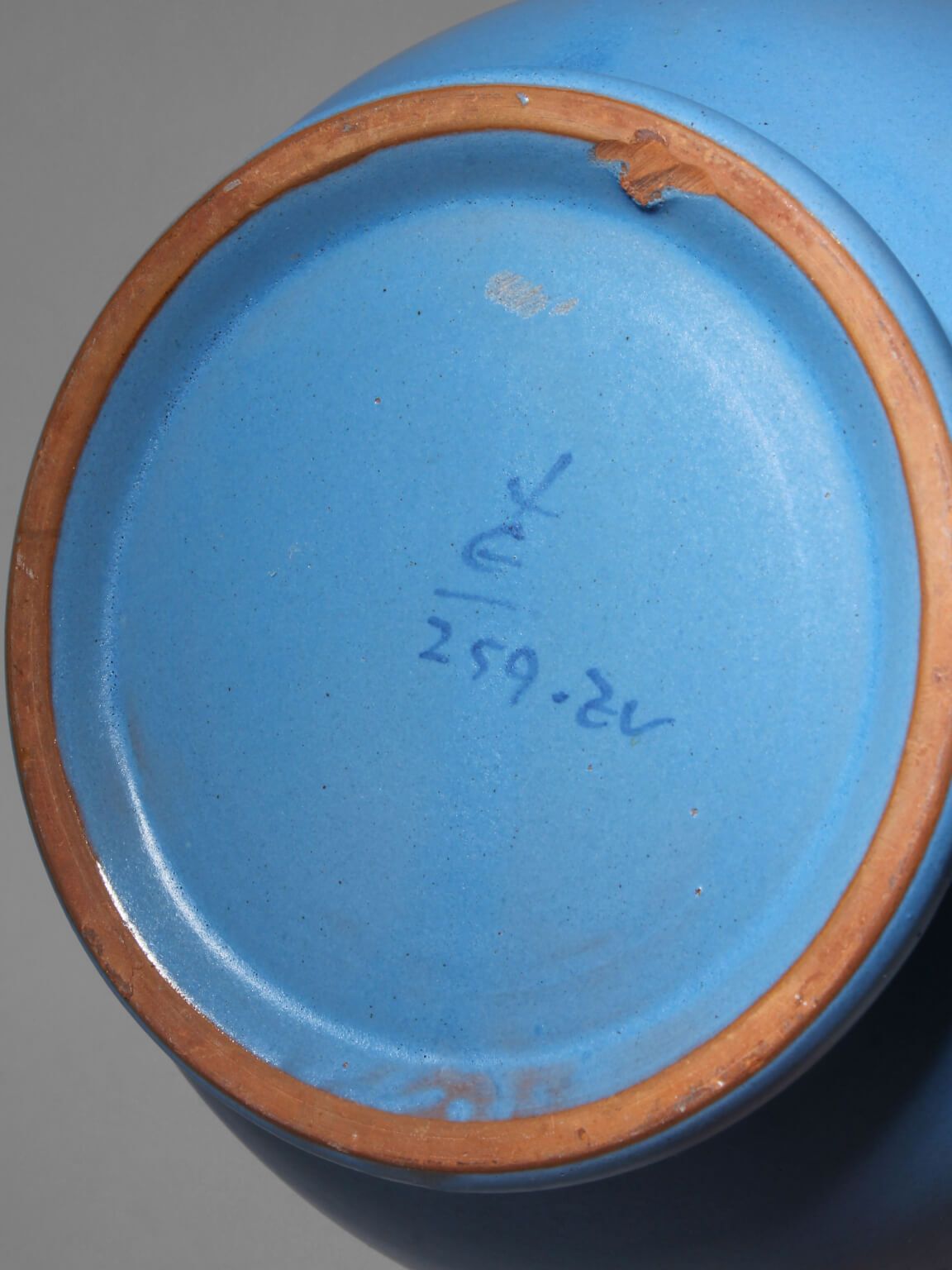 Gabriel Burmeister art deco vaas met twee handvatten in blauw, voor Gabriel Keramik, jaren 1930, Zweden photo buy