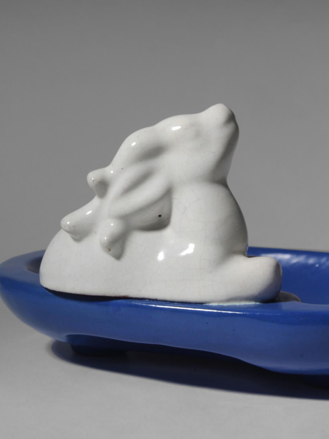 Gabriel Burmeister White Deer art deco keramische schaal, voor Gabriel Keramik, jaren 1930, Zweden photo for sale