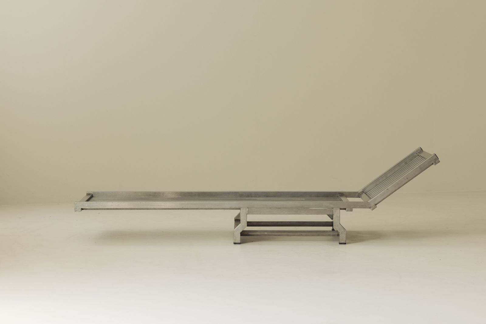 Frans roestvaststalen modernistisch dagslaapbed / chaise longue, jaren 1970. photo Meubels