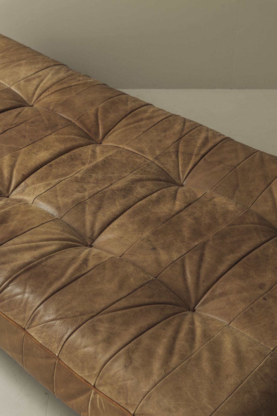 Meubels Cognackleurige DS 80 Daybed van De Sede met Rijke Patina, Zwitserland ca. jaren 1970 photo