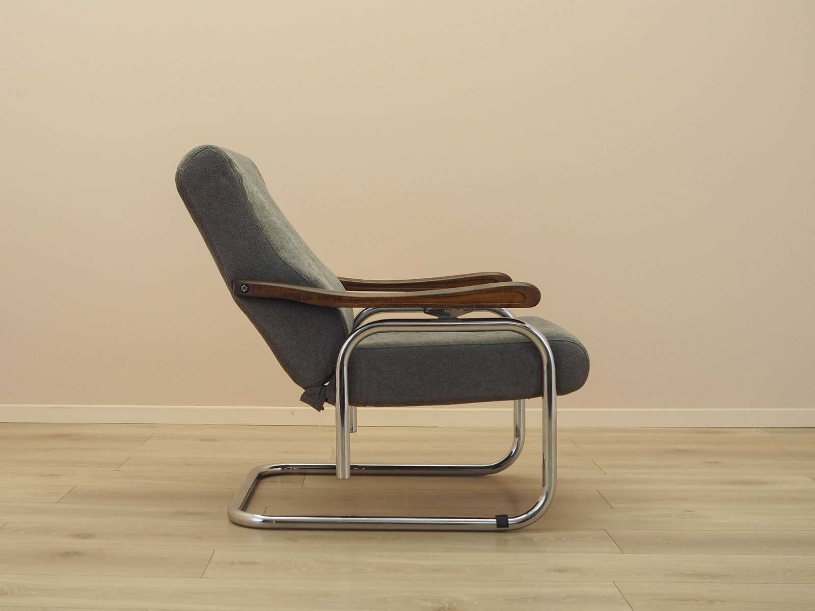 photo furniture Italiaanse lounge chair met verstelbare rugleuning, beuken armleuningen, jaren 1970