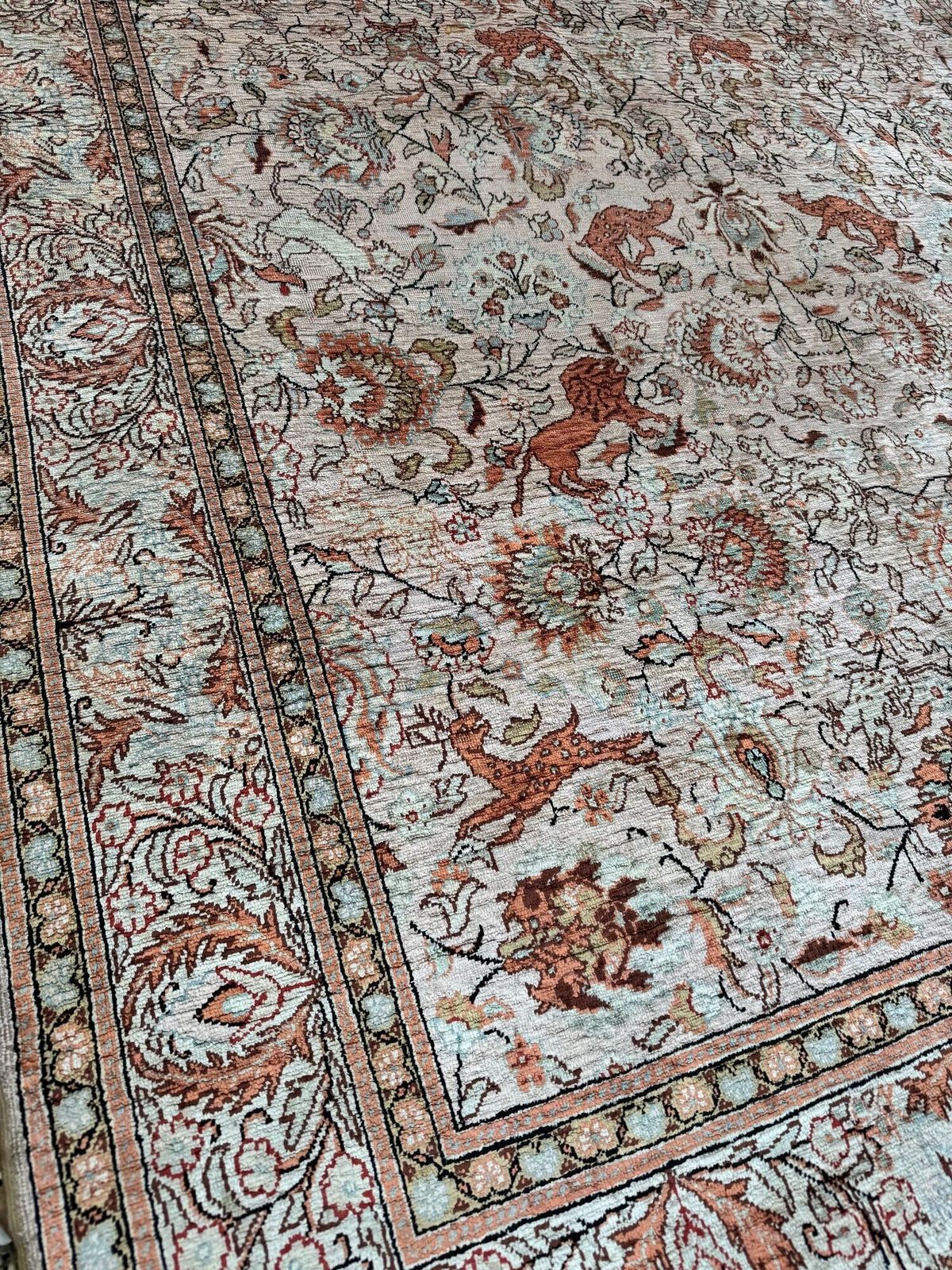 photo vintage Vintage Turkish Silk Kayseri Rug 2.14m X 1.39m