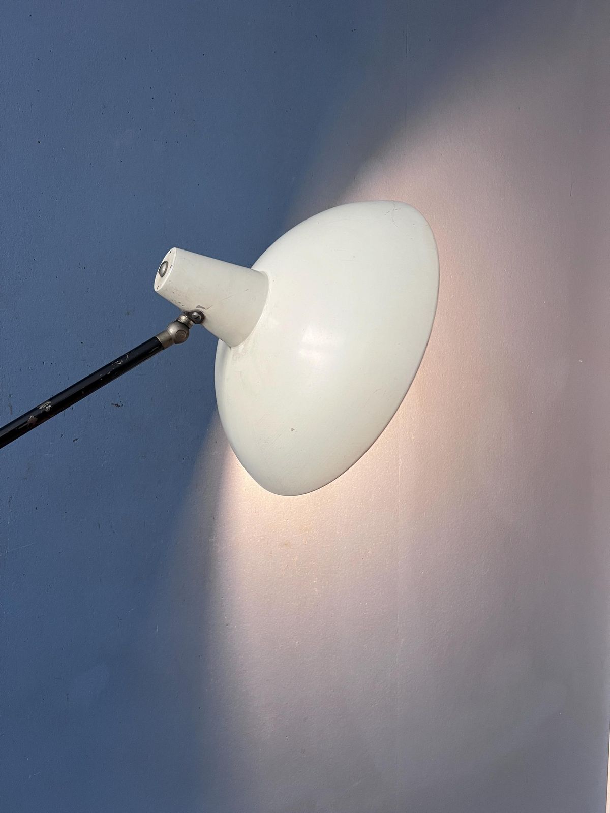 Witte vintage Anvia vloerlamp van J.J.M. Hoogervorst photo buy